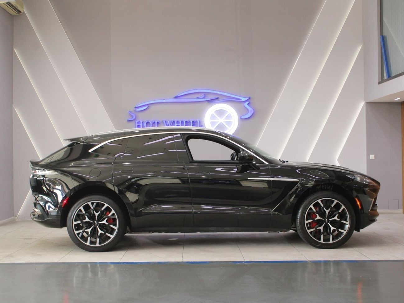 أستون مارتن DBX BRAND NEW ASTON MARTIN DBX