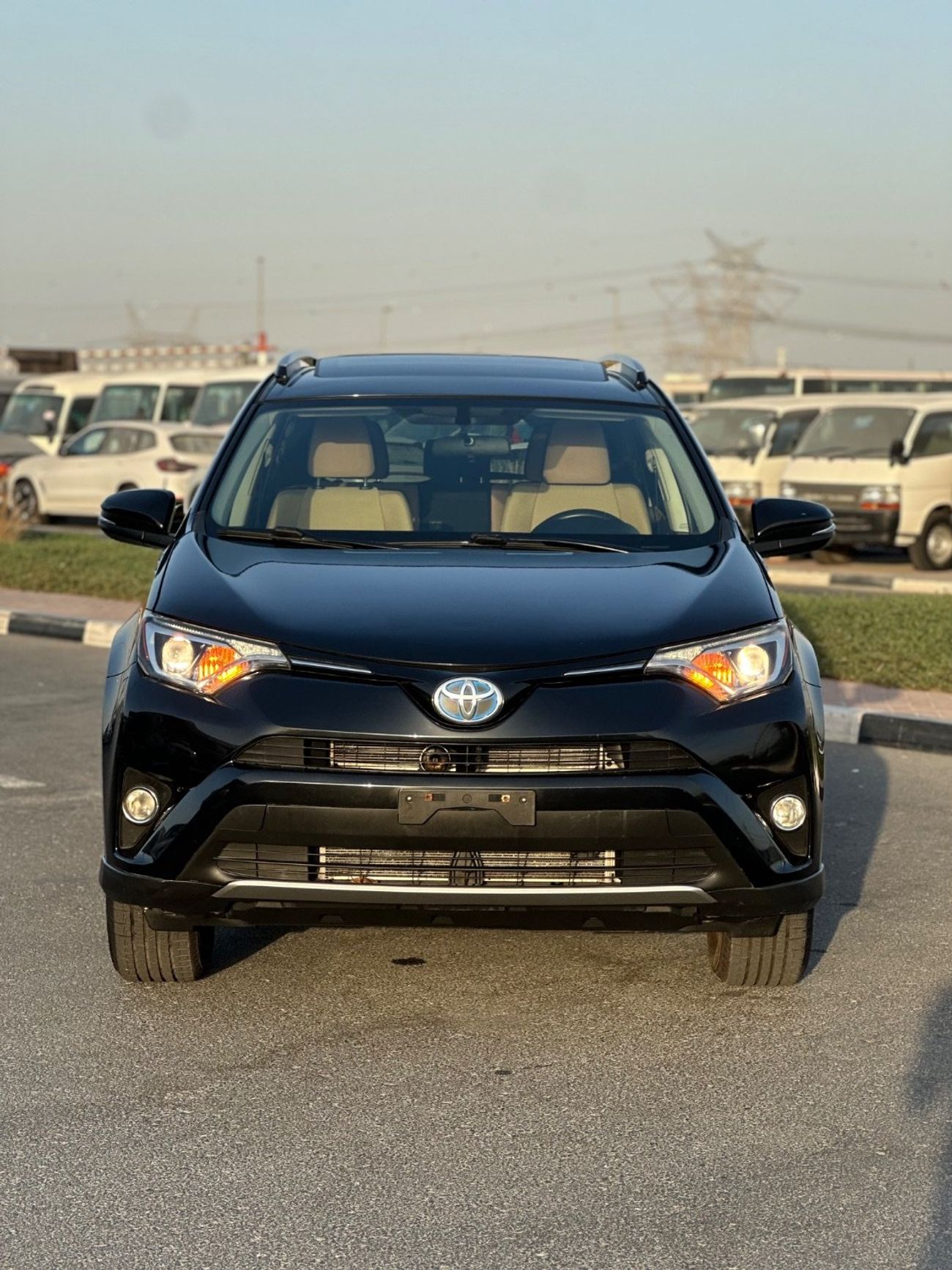 تويوتا راف ٤ Hybrid XLE Sunroof, push start full option