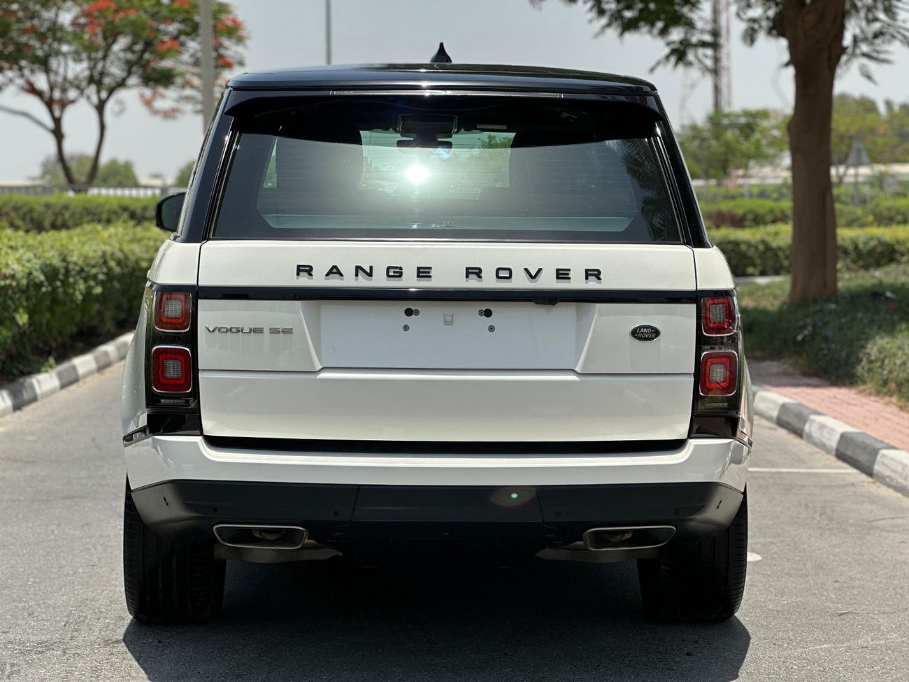 لاند روفر رينج روفر Range Rover Vouge UAE Edition Autobiography / 2021 / GCC / P 400 / Perfect Condition / 3,465 AED Mon