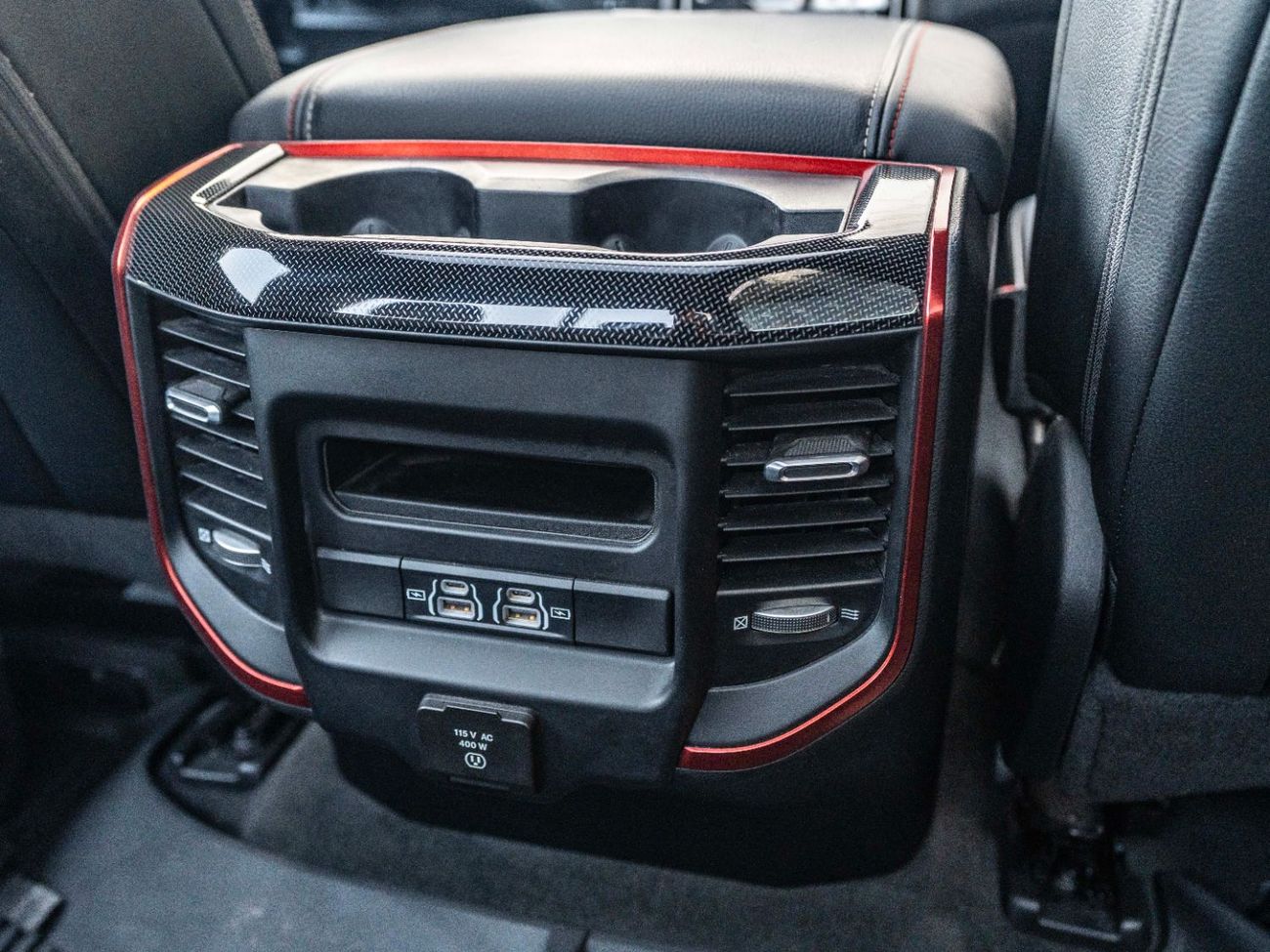 رام 1500 Rebel 5.7L Crew Cab Utility (5 Seater)