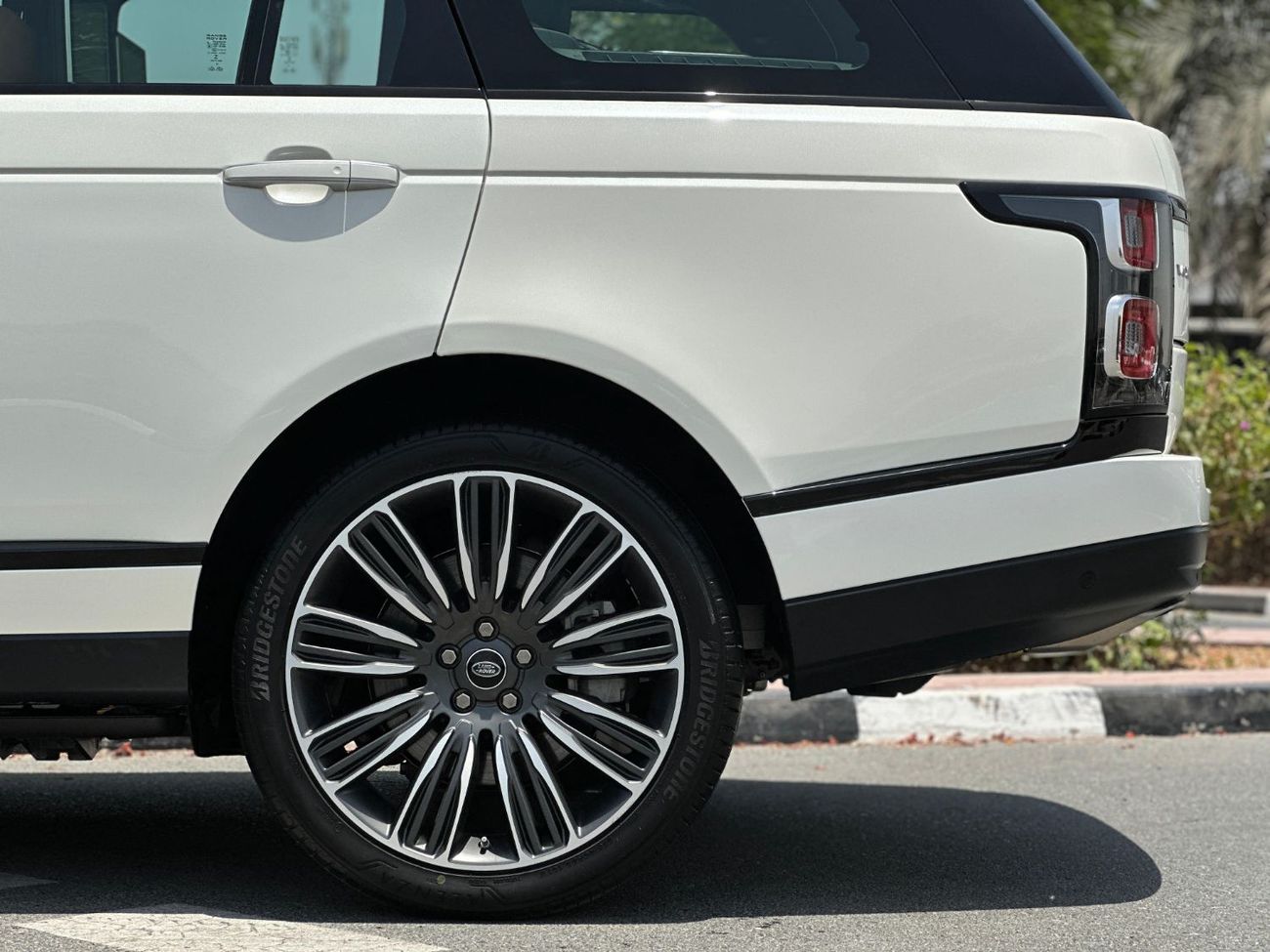 لاند روفر رينج روفر Range Rover Vouge UAE Edition Autobiography / 2021 / GCC / P 400 / Perfect Condition / 3,465 AED Mon