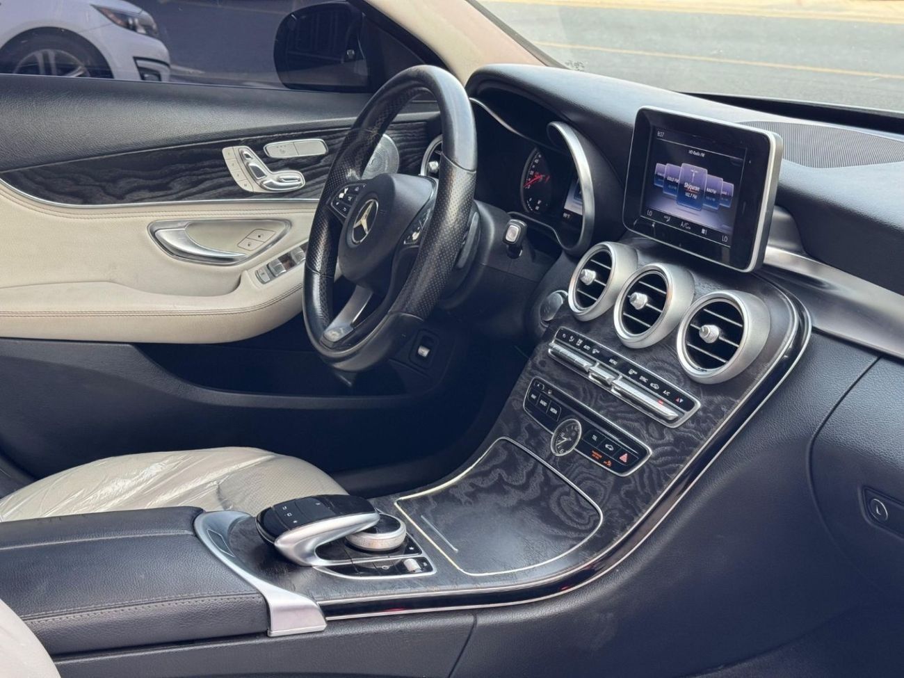 مرسيدس بنز C 300 AMG Pack 2.0L 2.0T V4 / AMG KIT / FULL OPTION / PROMASTER SOUND SYSTEM / IN PERFECT CONDITION