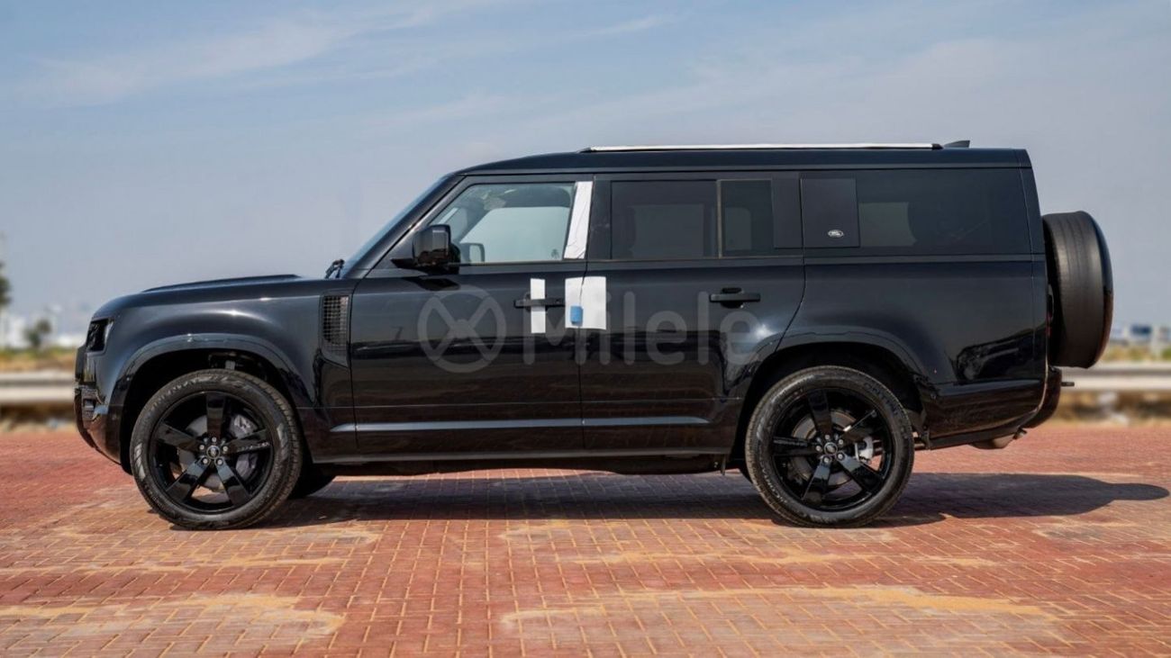 لاند روفر ديفندر 130 X-DYNAMIC HSE P400 - BLACK EXT PACKAGE, WIRELESS CHARGING, HEATED SEATS