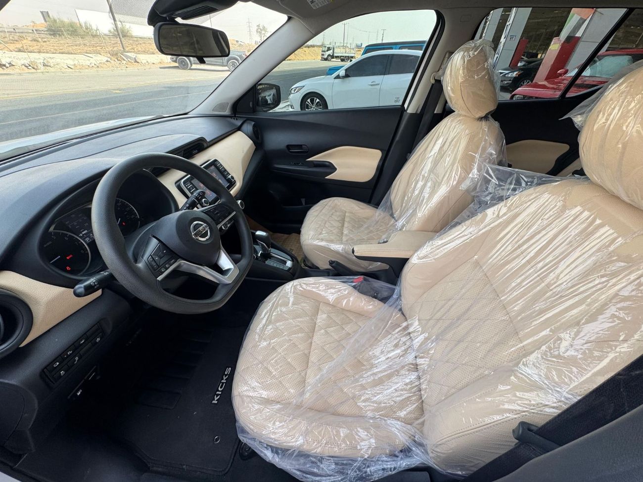 نيسان كيكس SV 1.6L SV / V4 1.6L / رادار / قراءة المسار / أندرويد أوتو / أبل كار بلاي / في حالة ممتازة