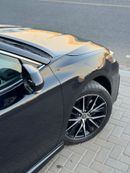 تويوتا كامري SE 2.5L (204 HP) SE / 2.5L V4 / SUNROOF / RADAR / KEYLESS ENTRY / ECO MODE / BLIND SPOTS
