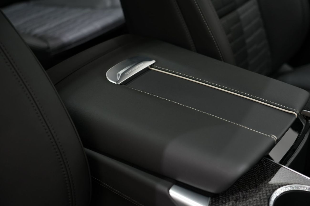 كاديلاك إسكالاد All-New 2025 Cadillac Escalade V-Series 6.2L Supercharged - GCC 5-Year Warranty Service Contract