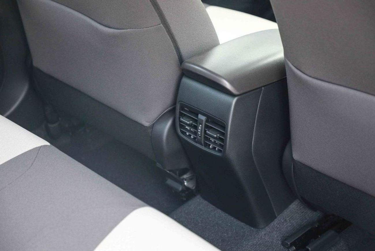 تويوتا كورولا 2024 TOYOTA COROLLA LOW HYBRID 1.8 - SUPER WHITE inside FROMAGE | Export Only