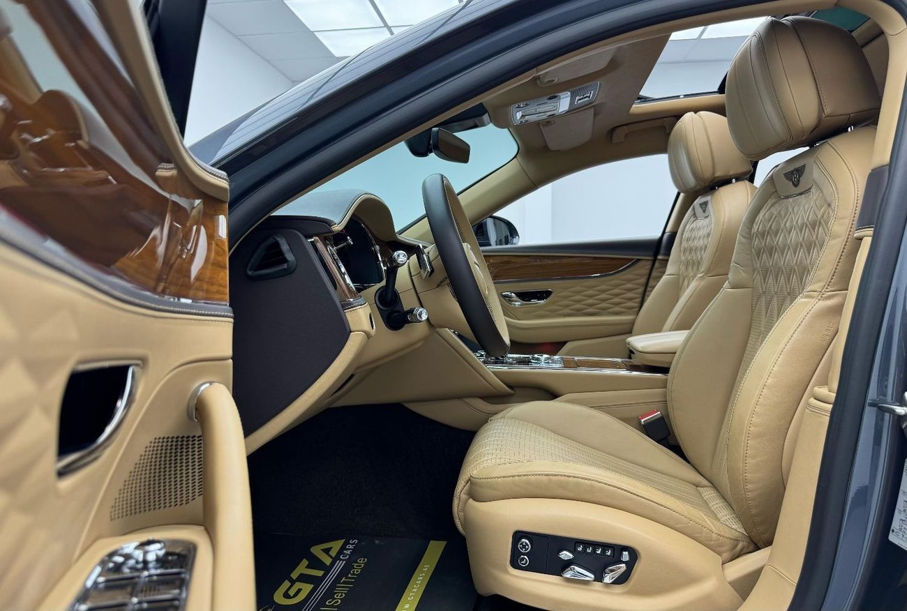 بنتلي كونتيننتال فلاينج سبر W12 2021 Bentley Continental Flying Spur W12, Warranty, 2026 Bentley Service Pack, Very Low Kms, GCC