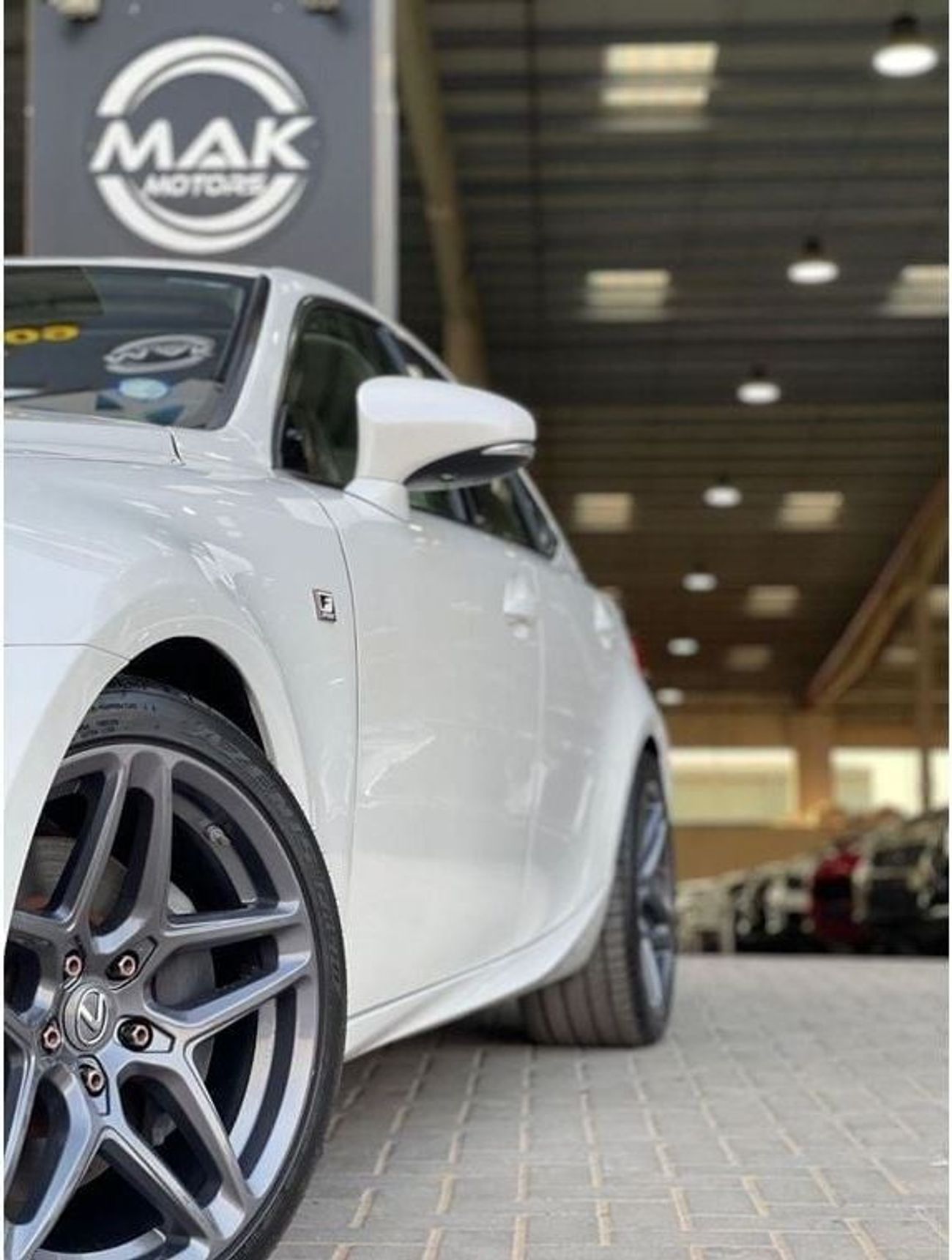 لكزس IS 350 Platinum 3.5L F SPORT KIT / 3.5L V6  / FULL OPTION / IN PERFECT CONDITION