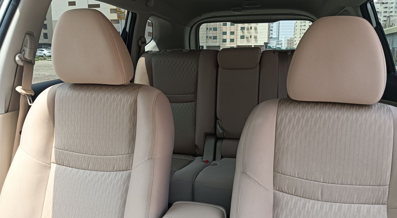 نيسان روج SV