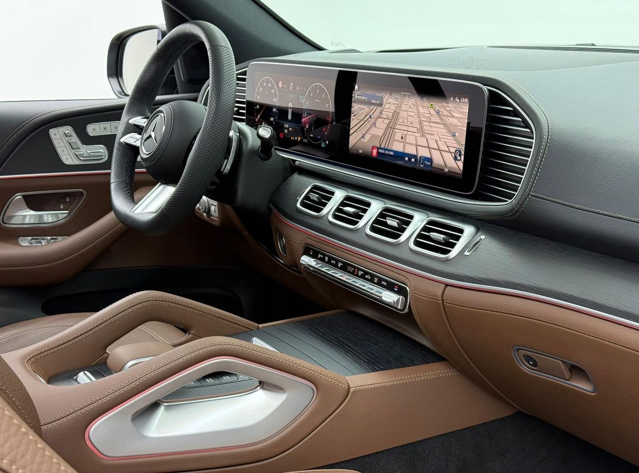 مرسيدس بنز GLS 580 4MATIC 2024 Mercedes Benz GLS 580 4MATIC, 2029 Mercedes Warranty, 2028 Mercedes Service Pack, Low Km