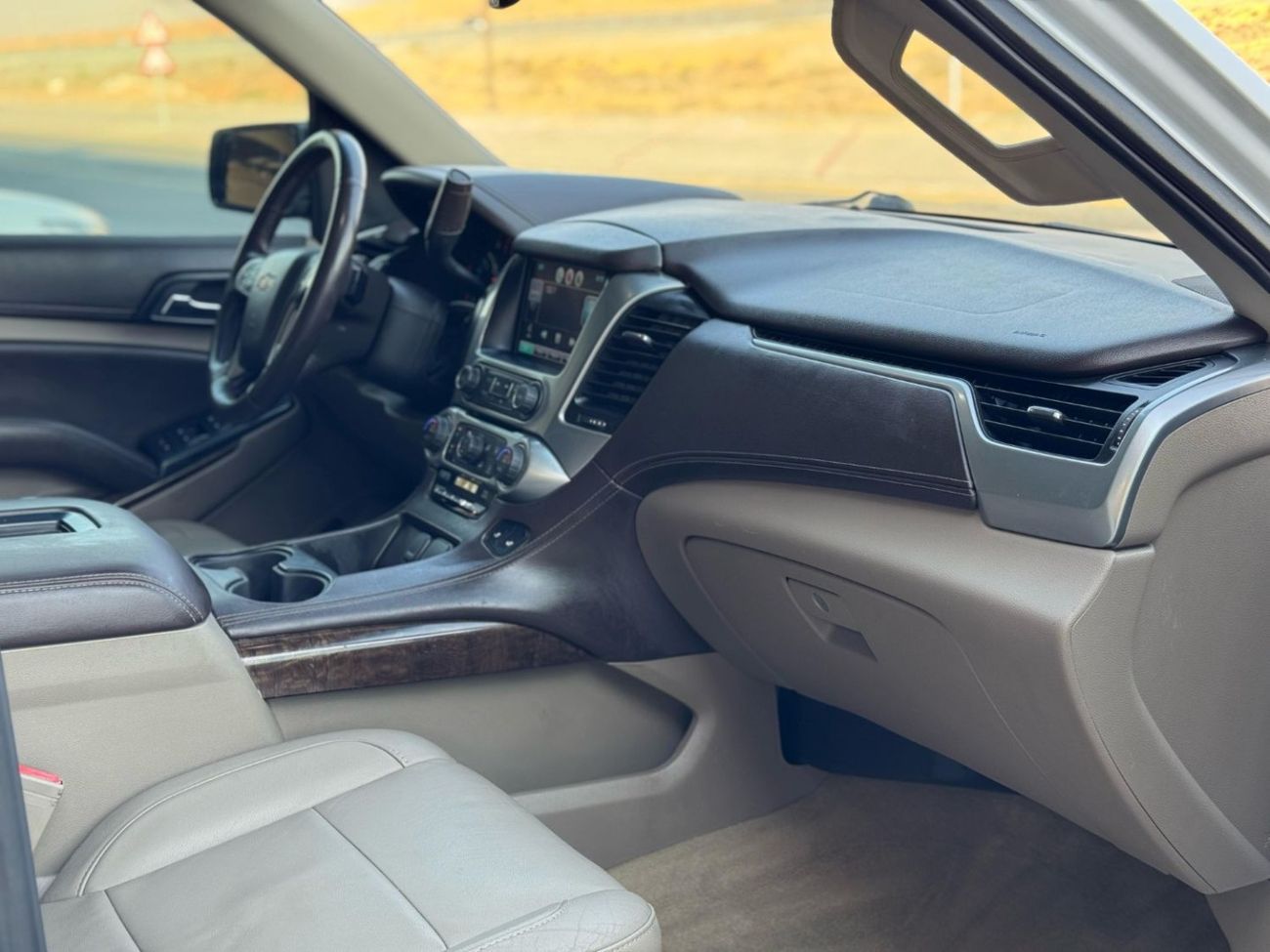 شيفروليه تاهو LT 5.3L 4WD 5.3L V8 / 4x4 / FULL OPTION / RADAR / ROAD ASSIST / IN PERFECT CONDITION
