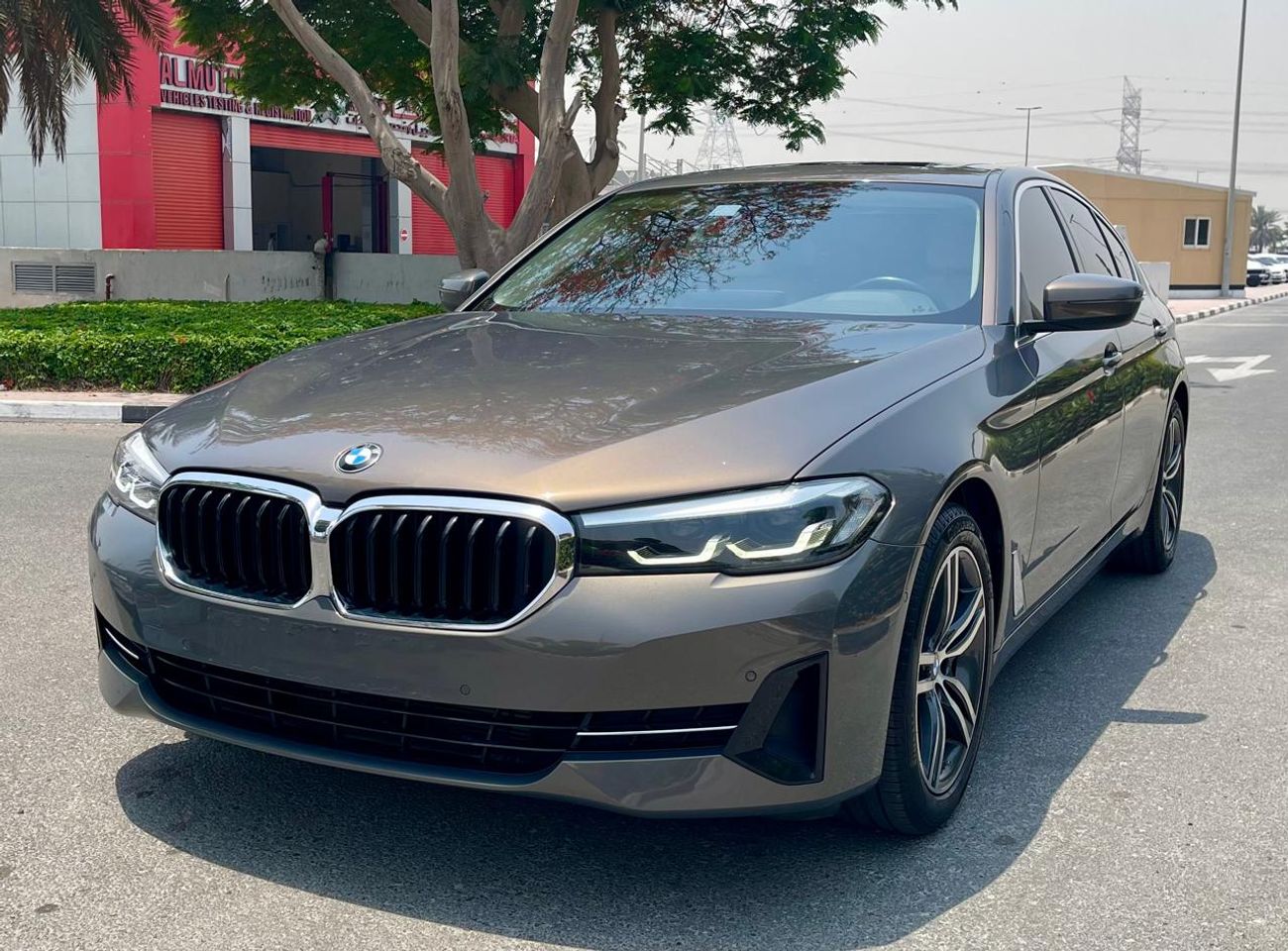 بي أم دبليو 520i Std 2.0L Warranty & Service upto 2027 2021 GCC