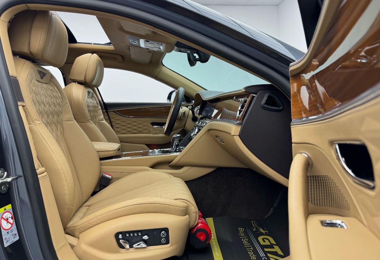 بنتلي كونتيننتال فلاينج سبر W12 2021 Bentley Continental Flying Spur W12, Warranty, 2026 Bentley Service Pack, Very Low Kms, GCC