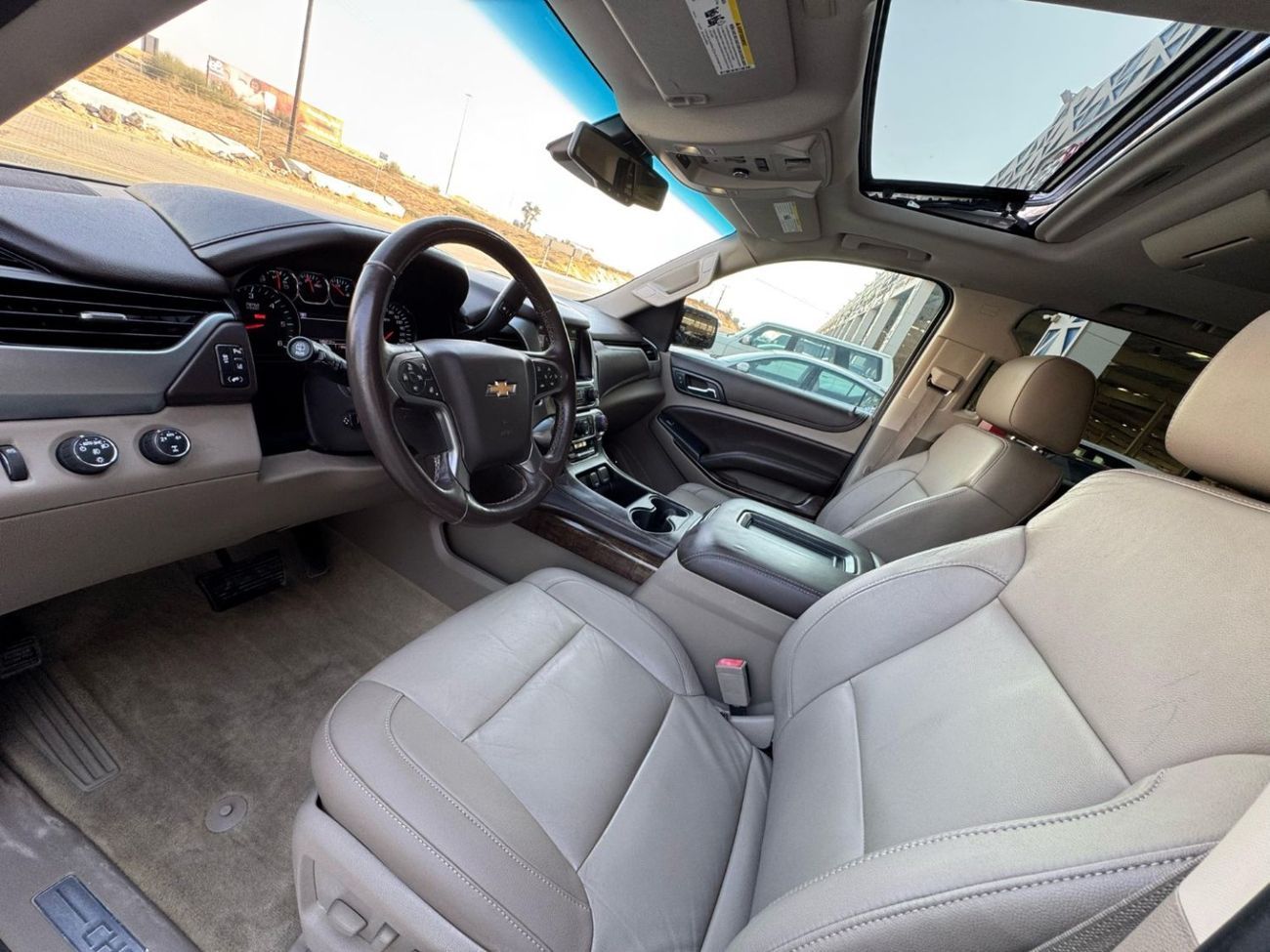 شيفروليه تاهو LT 5.3L 4WD 5.3L V8 / 4x4 / FULL OPTION / RADAR / ROAD ASSIST / IN PERFECT CONDITION