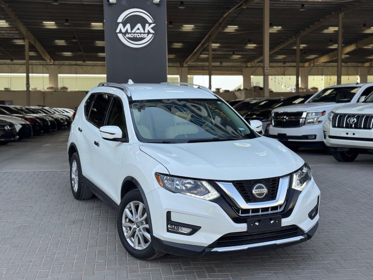 نيسان روج SV 2.5L / BLIND SPOT / RADAR / BIG SCREEN / IN PERFECT CONDITION