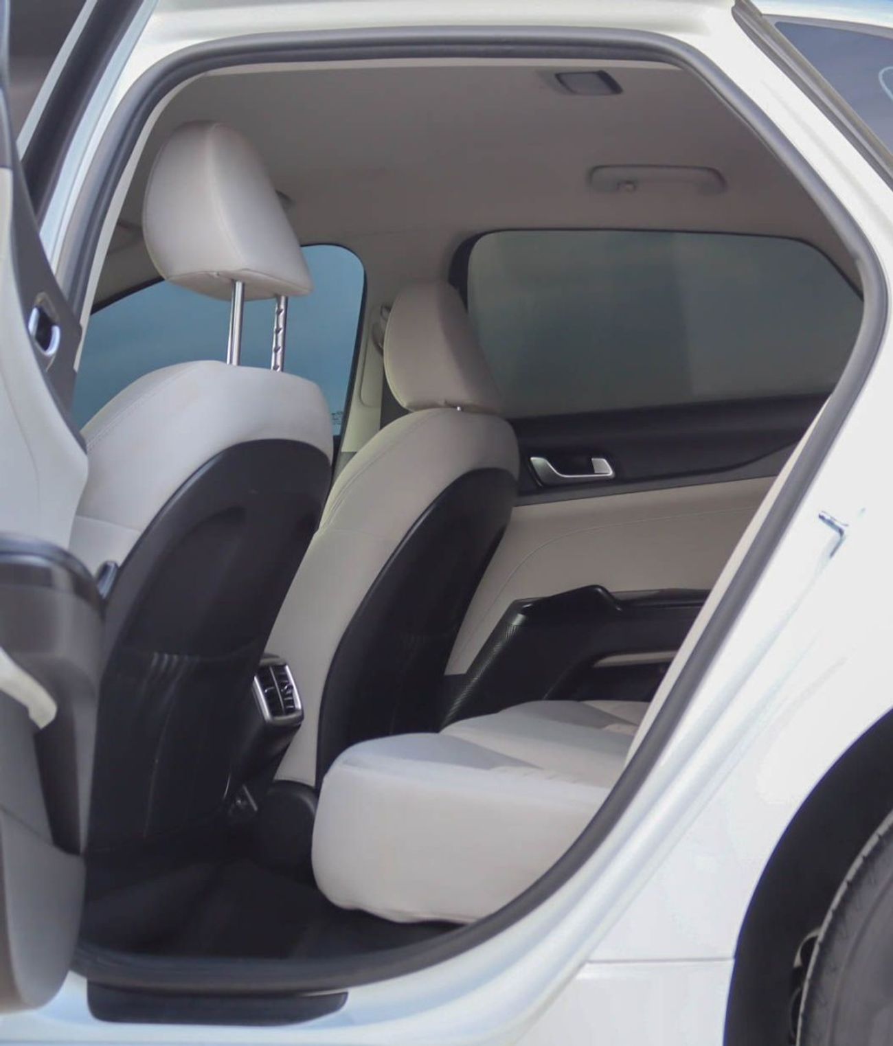 كيا K5 2.5L GDI STD Kia K5 2.5 L, 2021 GCC accident-free, in excellent condition 940 P.M