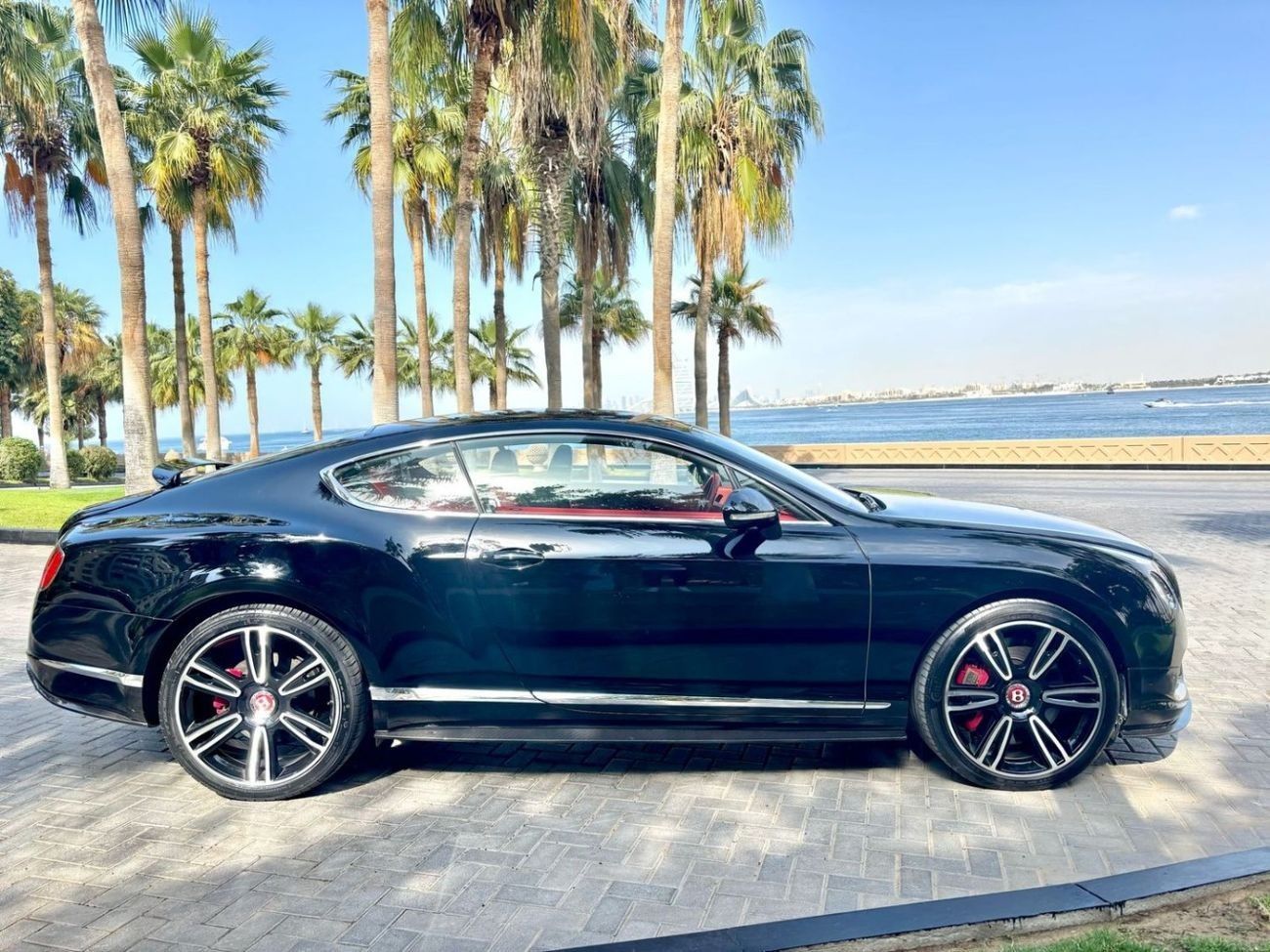 بنتلي كونتيننتال جي تي GCC V8 CARBON FIBRE EDITION SINGLE OWNER