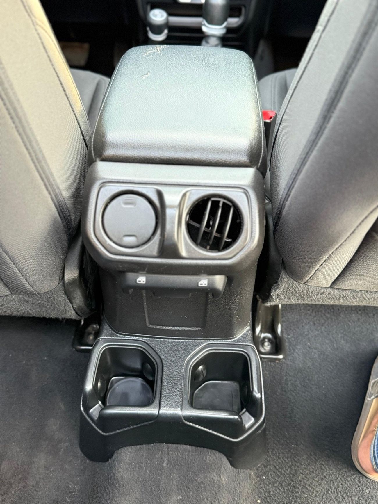Jeep Wrangler Unlimited Sport 3.6L A/T