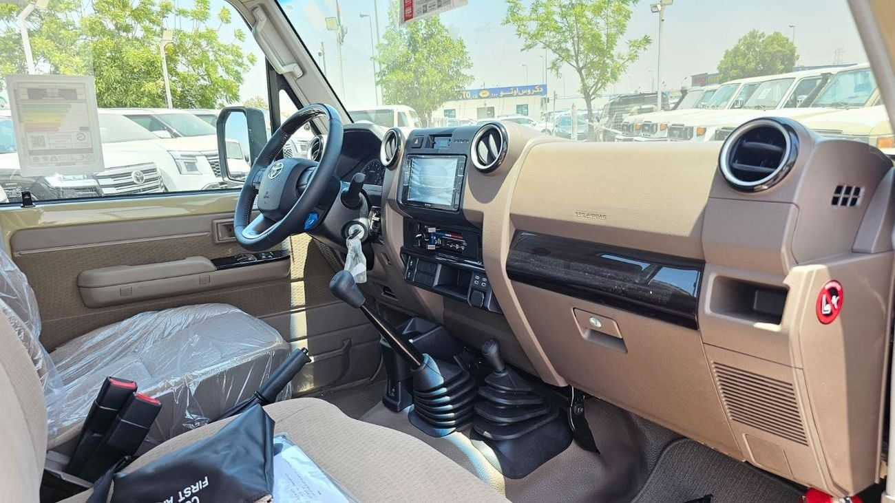 Toyota Land Cruiser Pick Up PICKUP DLX Winch 4.0L