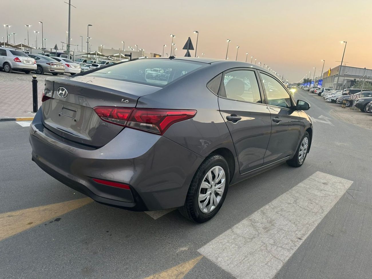 هيونداي أكسنت GL 1.6L (138 HP) Sedan