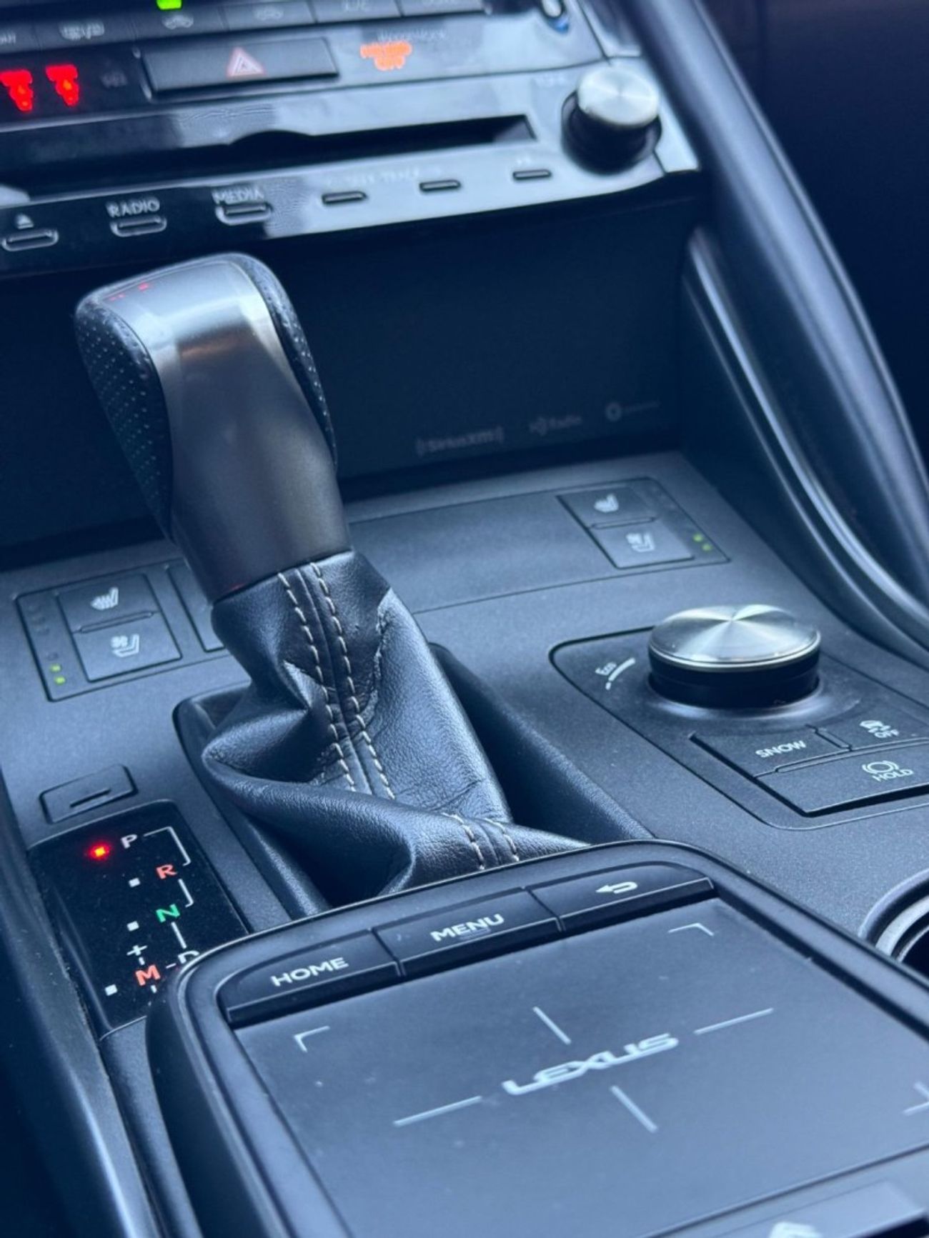 لكزس IS 350 F Sport 3.5L (312 HP) 3.5L V4 / F-SPORT / RADAR / ROAD ASSIST / COOLING AND HEATING SEATS