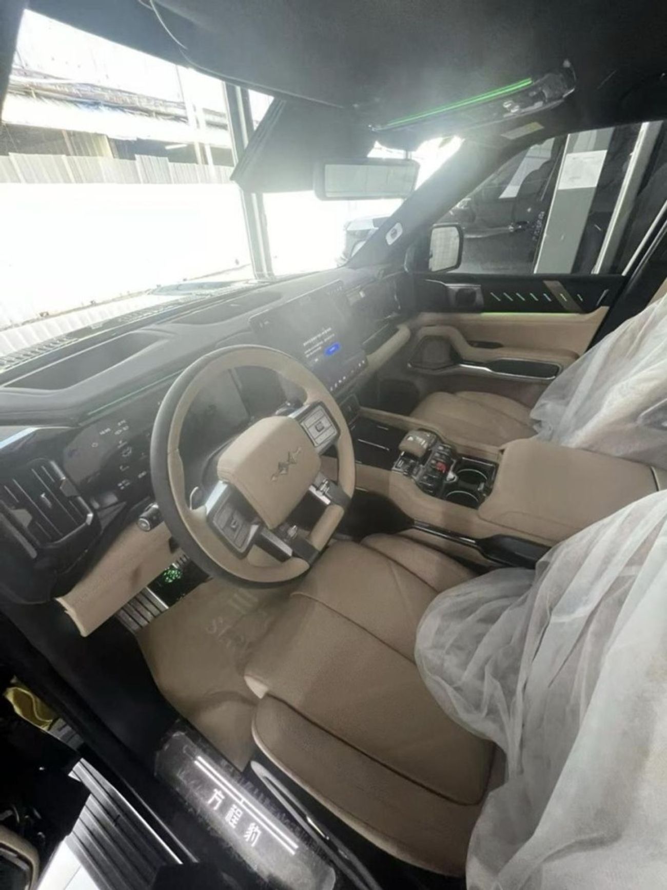 BYD Leopard 8 Smart and Brave Flagship Edition (6 Seats). Local Registration +10%