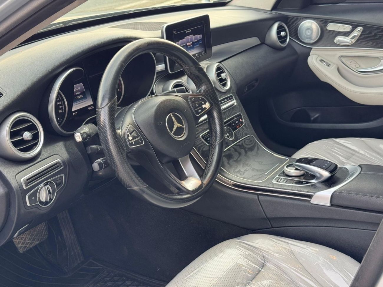 مرسيدس بنز C 300 AMG Pack 2.0L 2.0T V4 / AMG KIT / FULL OPTION / PROMASTER SOUND SYSTEM / IN PERFECT CONDITION