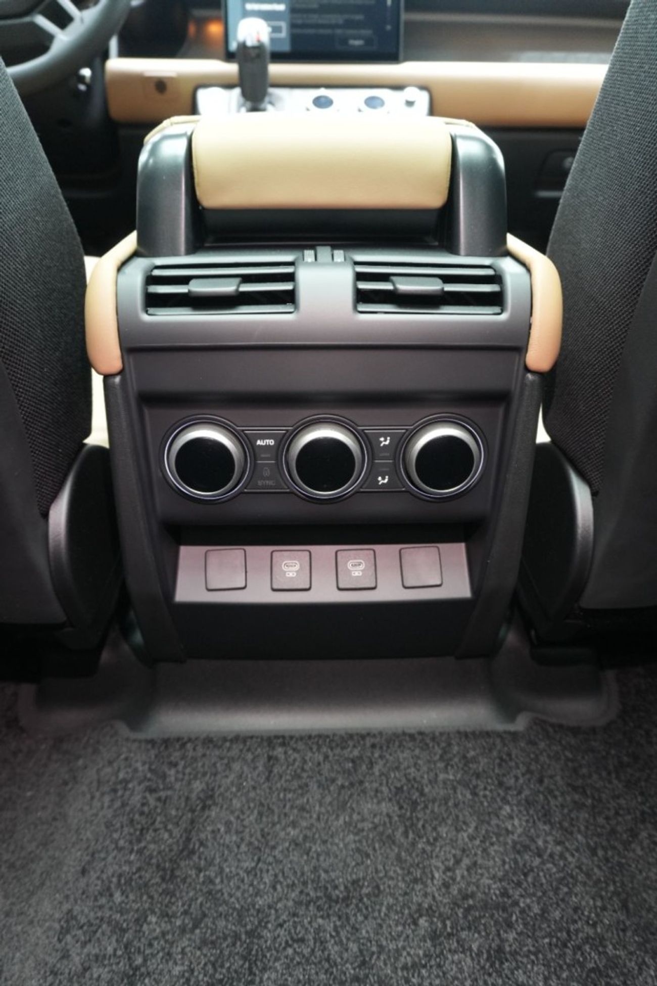 لاند روفر ديفندر Defender X - V8 - Full BLACK EDITION - 2025