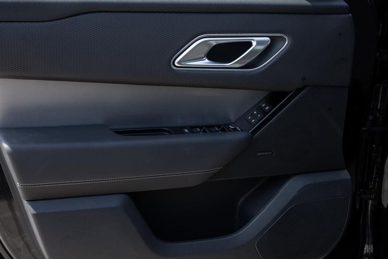 لاند روفر رينج روفر فيلار P250 R-Dynamic S 2.0L Range Rover Velar P250 R-Dynamic S 2022 European Specs under Warranty with Fle