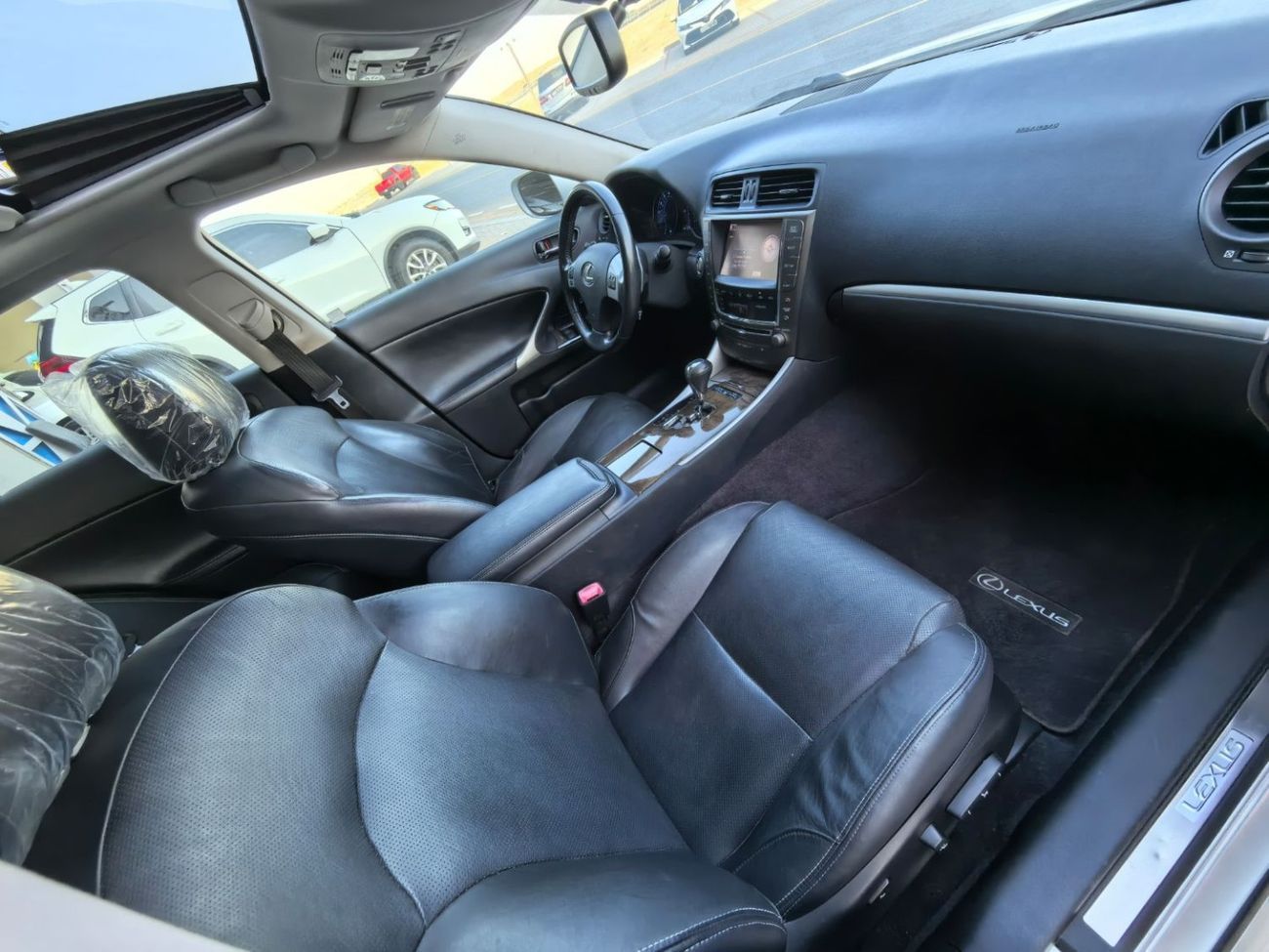لكزس IS 250 F Sport 2.5L 2.5L V6 / F-SPORT KIT / FULL OPTION / COOLING SEATS / IN PERFECT CONDITION