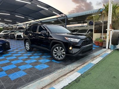 تويوتا راف ٤ سيارة RAV4 موديل 2024 بمحرك 2.5 لتر ونظام دفع رباعي XLE، سيارة كندية