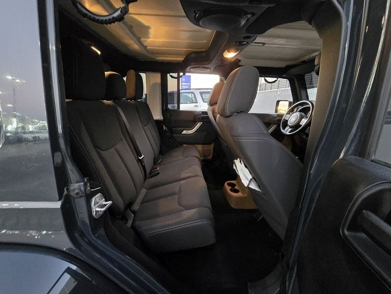 جيب رانجلر Sahara 3.6L A/T JEEP WRANGLER SAHARA 2016 GCC PERFECT CONDITION