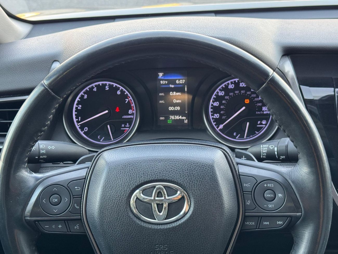 تويوتا كامري SE 2.5L (204 HP) SE / 2.5L V4 / SUNROOF / RADAR / KEYLESS ENTRY / ECO MODE / BLIND SPOTS