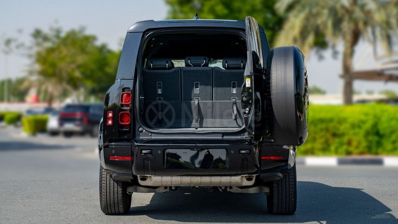 لاند روفر ديفندر 130 X-DYNAMIC SE P400 - BLACK WITH LEATHER PREMIUM INTERIOR