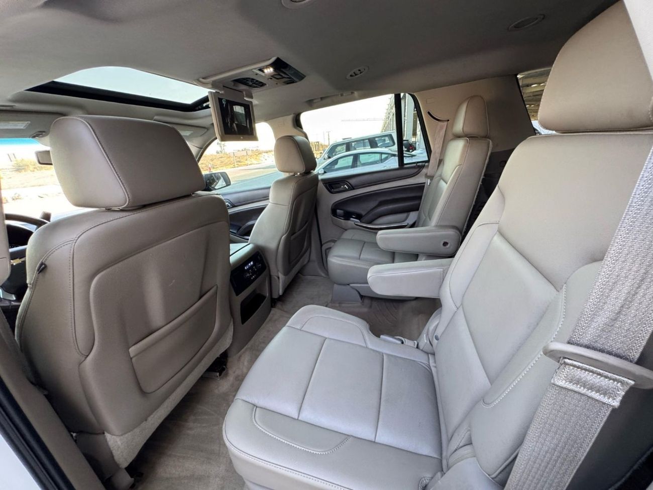 شيفروليه تاهو LT 5.3L 4WD 5.3L V8 / 4x4 / FULL OPTION / RADAR / ROAD ASSIST / IN PERFECT CONDITION
