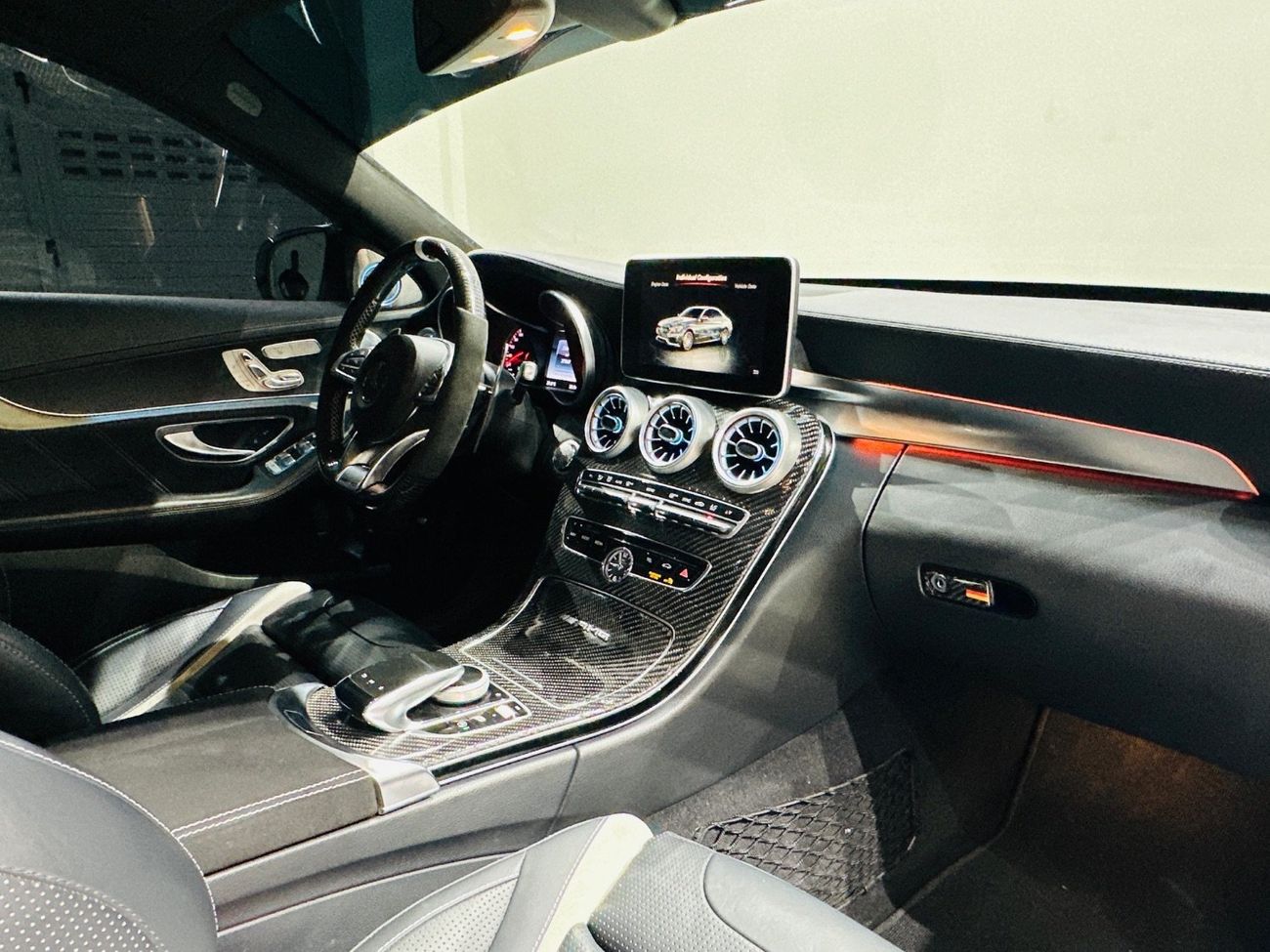 مرسيدس بنز C 63S AMG Std 4.0L (5 Seater)