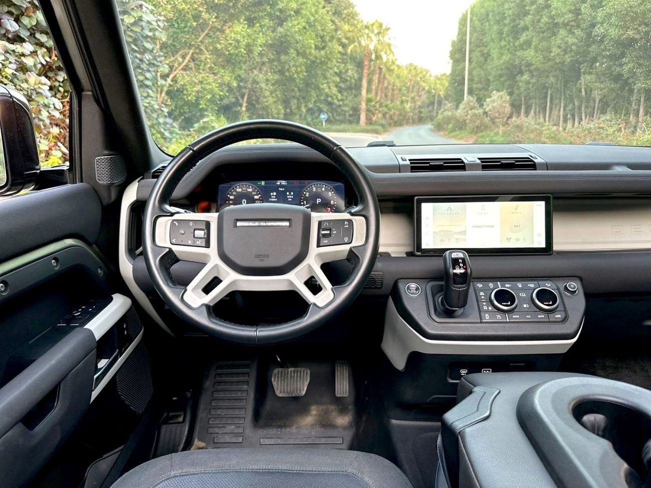 لاند روفر ديفندر P400 90 First Edition 3.0L (6 Seater)