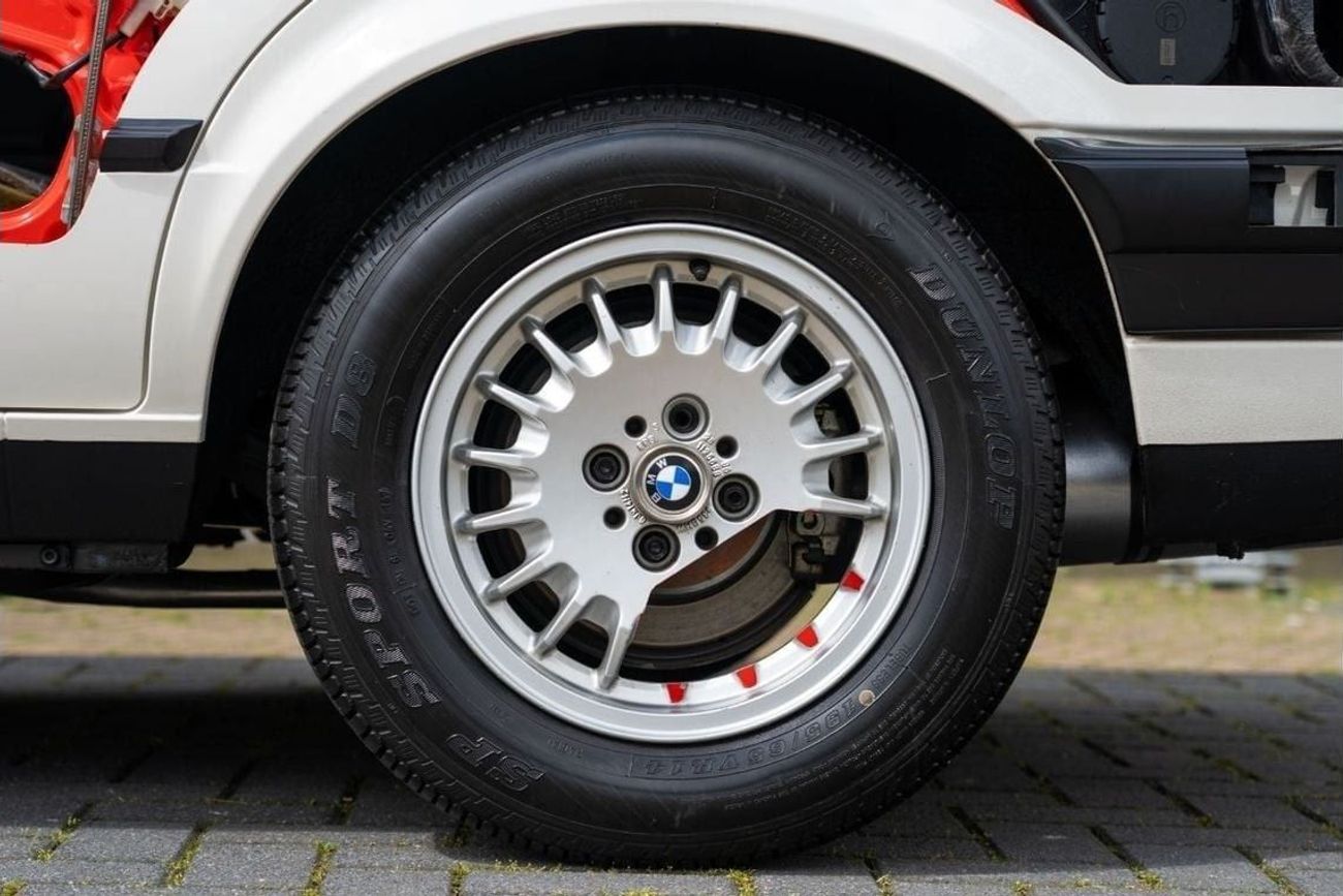 بي أم دبليو 325 E30