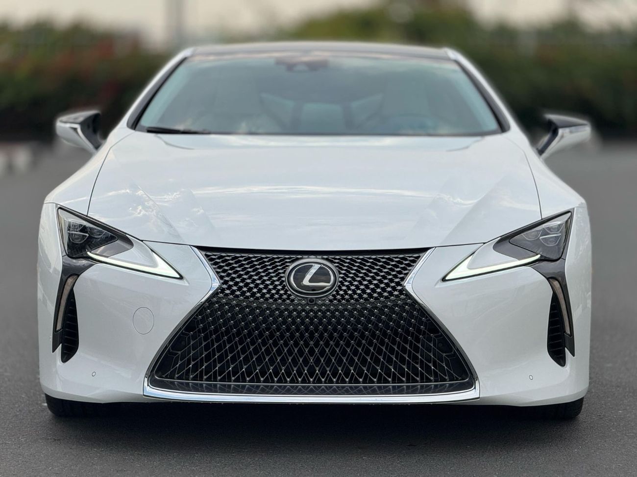Lexus LC500 Carbon 5.0L ( CYL) CANADAIAN SPEC NEAT AND CLEAN LESS KILOMETER