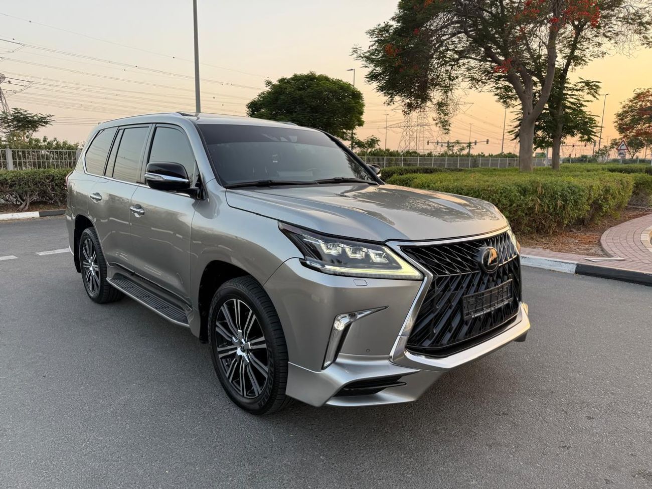 لكزس LX 570 Sport Titanium Plus 5.7L