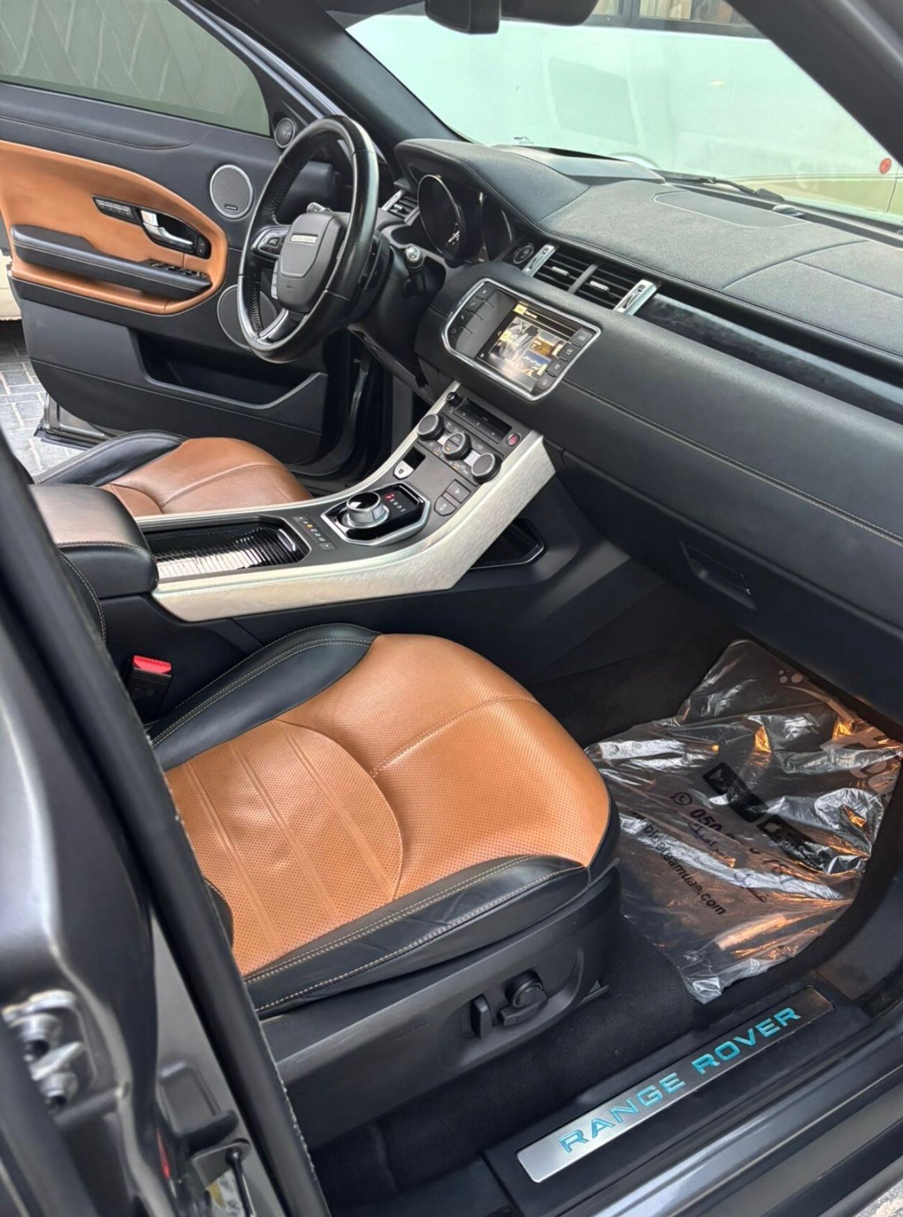 لاند روفر رانج روفر إيفوك SE 2.0L SUV (5 Door)
