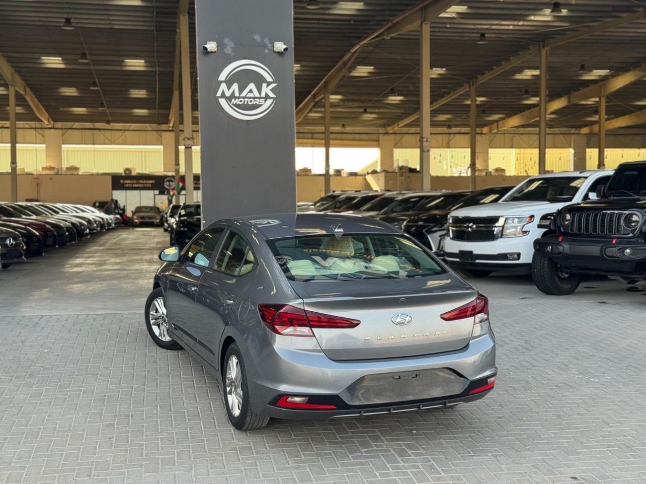 هيونداي إلانترا GL 2.0L SEL / V4 2.0L / RADAR / ROAD ASSIST / BLIND SPOT / IN PERFECT CONDITION