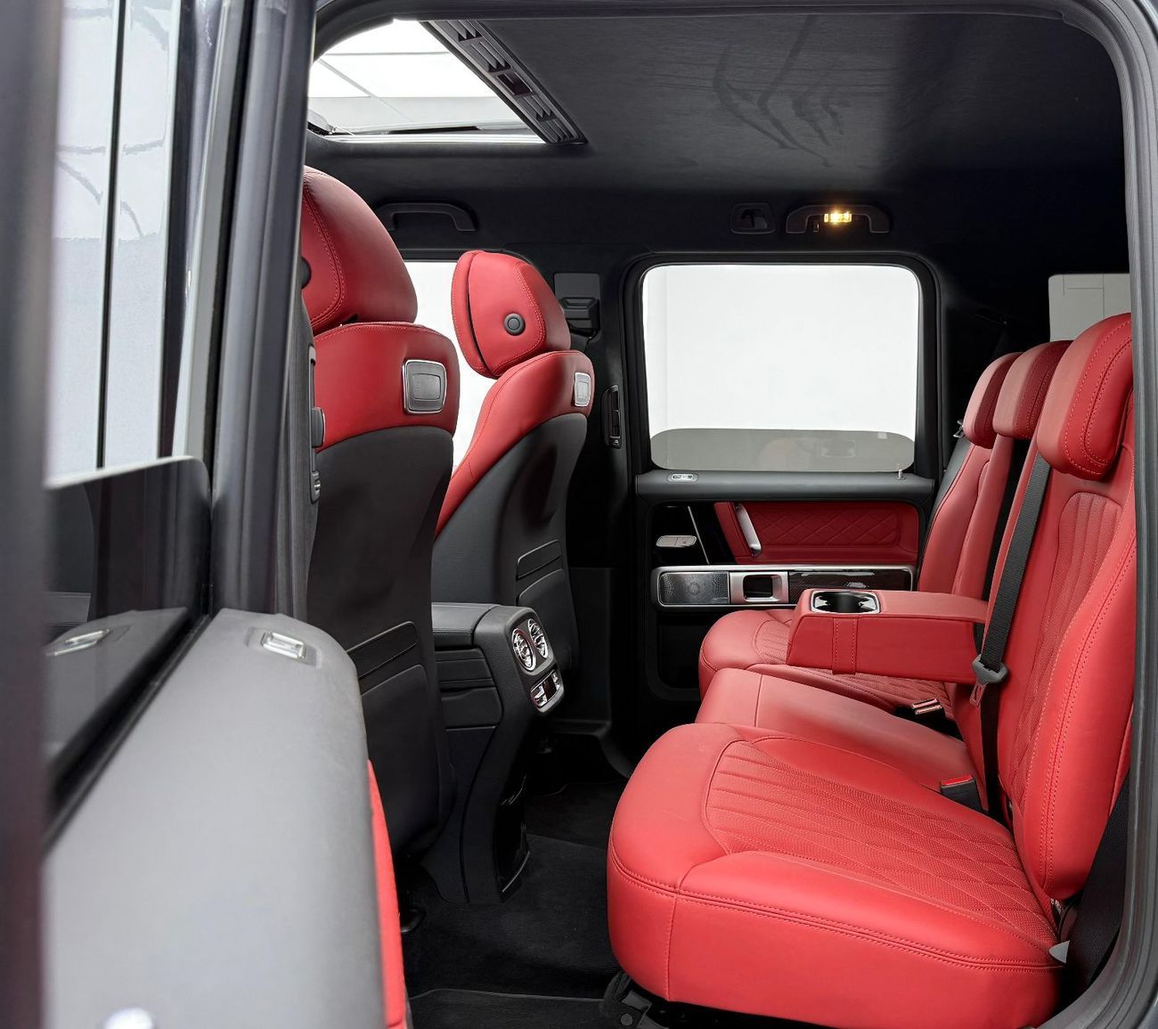 مرسيدس بنز G 63 AMG 2023 Mercedes Benz G63 AMG Double Night Package, 2028 Mercedes Warranty, Very Low Km, GCC