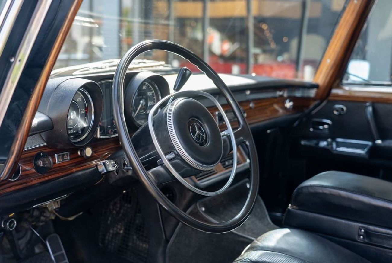 Mercedes-Benz 600 W100 SWB