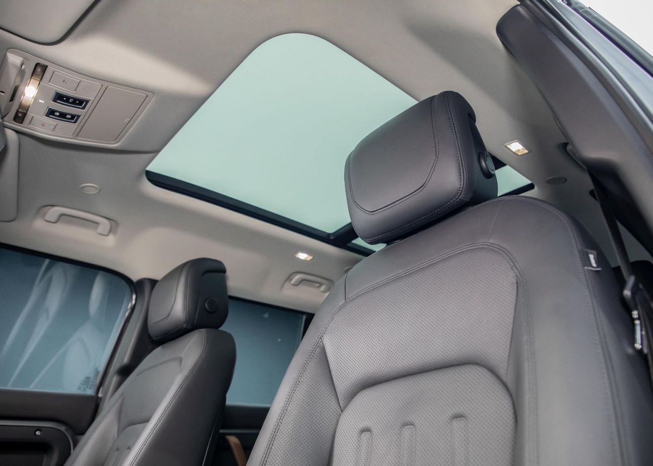 لاند روفر ديفندر P400 110 HSE 3.0L (5 Seater) 5,695x60 • 0% DP • 2022 Land Rover Defender 110 P400 HSE • Land Rover W