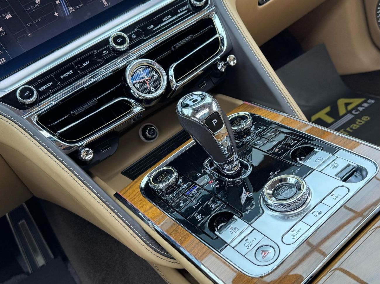بنتلي كونتيننتال فلاينج سبر W12 2021 Bentley Continental Flying Spur W12, Warranty, 2026 Bentley Service Pack, Very Low Kms, GCC