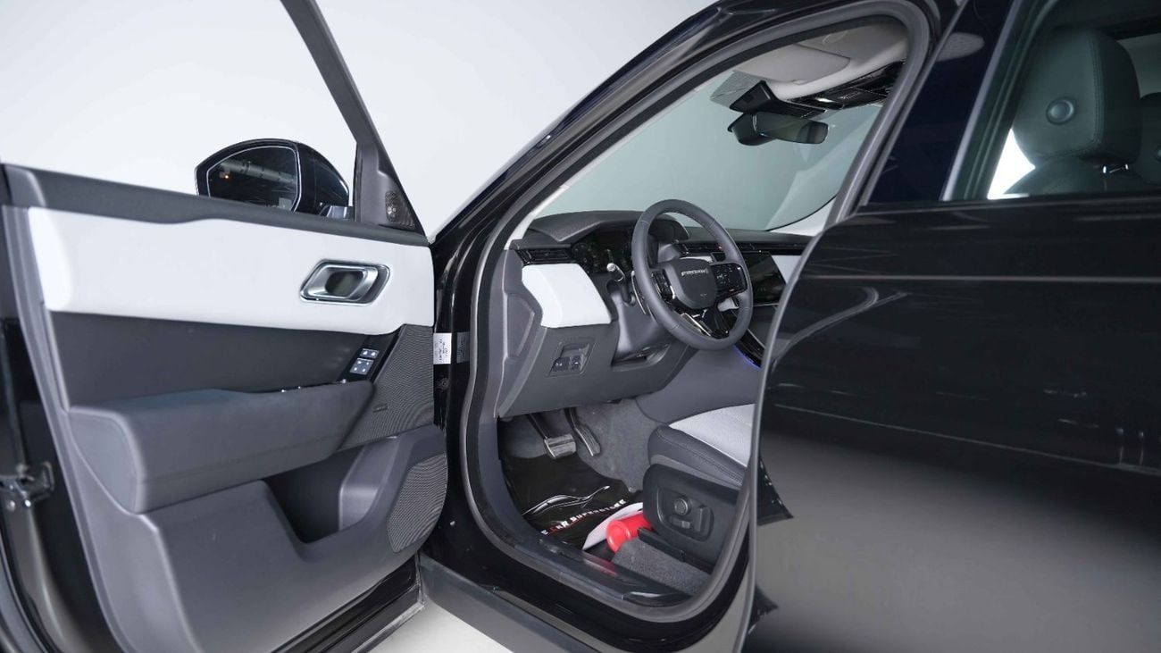 لاند روفر رينج روفر فيلار Dynamic SE P250 2.0L 2025-RANGE ROVER VELAR DYNAMIC SE P250-WARRANTY AND SERVICE CONTRACT 5 YEARS-FS