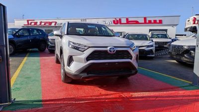 Toyota RAV4 LE Hybrid 2023 Model White Color 2.5L  AWD,,CUV,, 5 doors ,, 5 seats ( for local registration +10%)