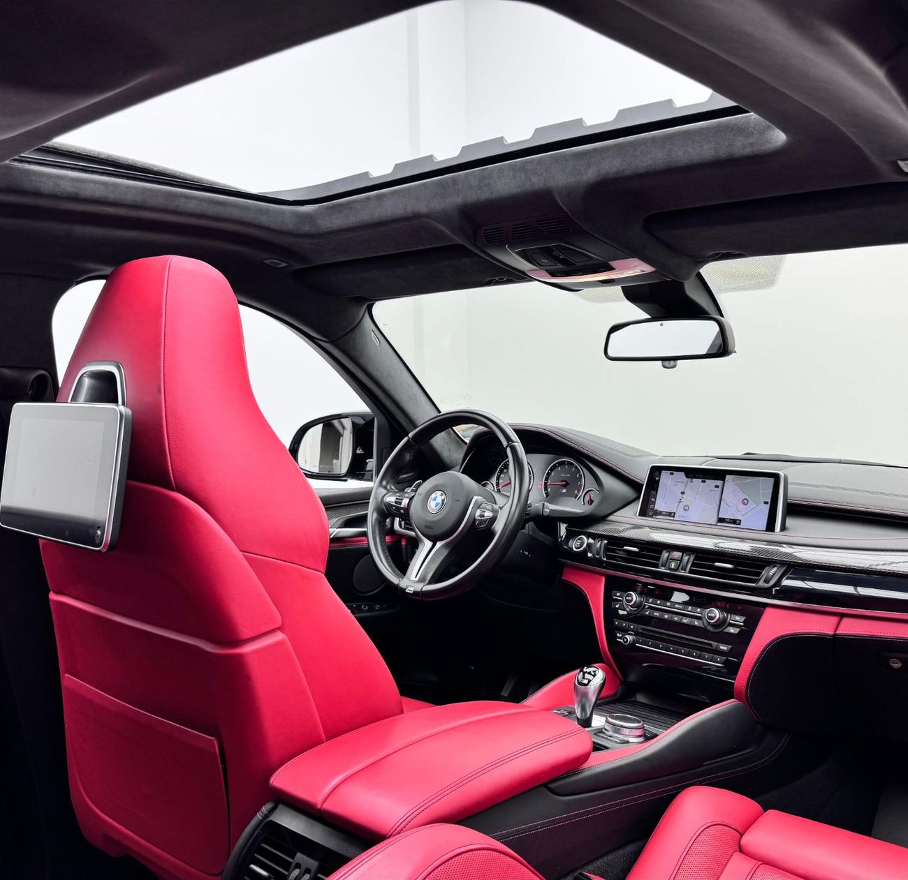بي أم دبليو X6 M Std 4.4L 2018 BMW X6 M Power, BMW Service History, Warranty, Excellent Condition, Full Option, GCC